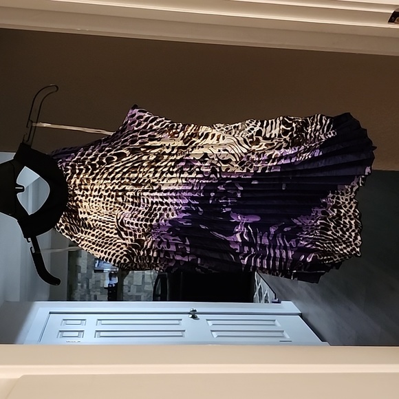 Accordion Style Halter Top - Picture 4 of 5